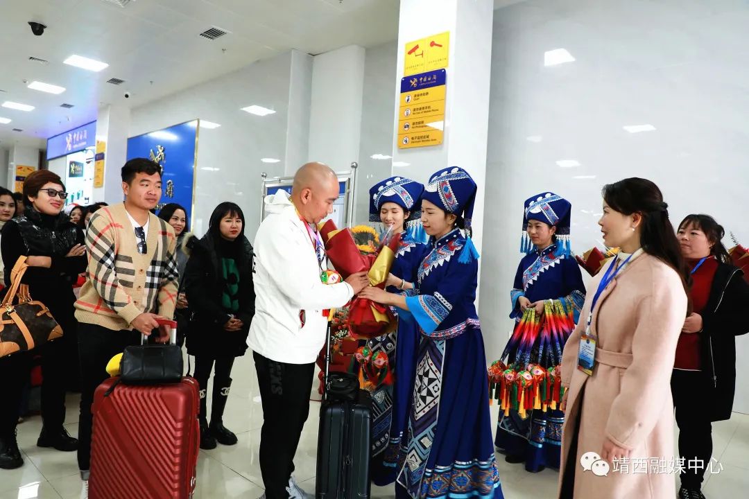 中國龍邦國際性口岸開通系列報道中國龍邦越南茶嶺國際性口岸首批旅客