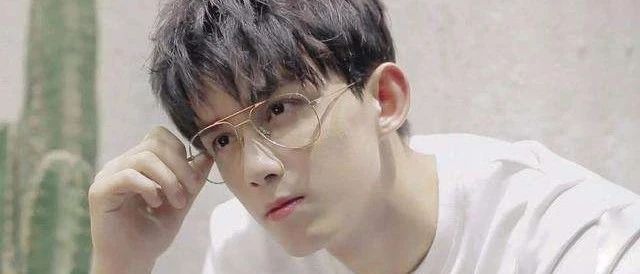 “你的眼镜多少度”可不是“What degree are your glasses?”