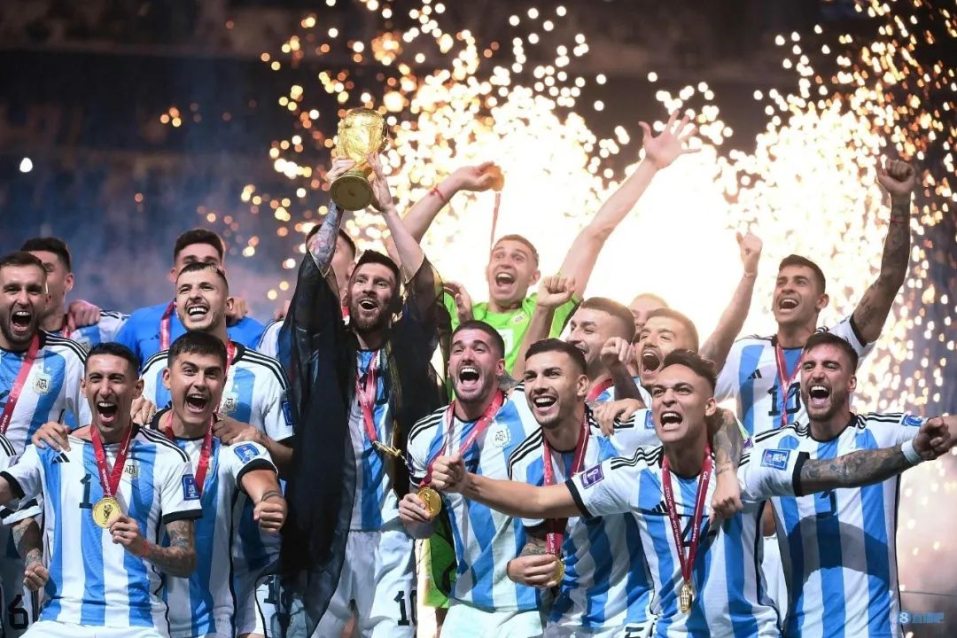 阿根廷击败法国夺得世界杯冠军 梅西夺金球奖（梅西阿根廷夺冠）