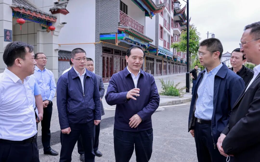 安顺市委书记杨昌鹏到西秀区苗岭屯堡调研项目建设情况