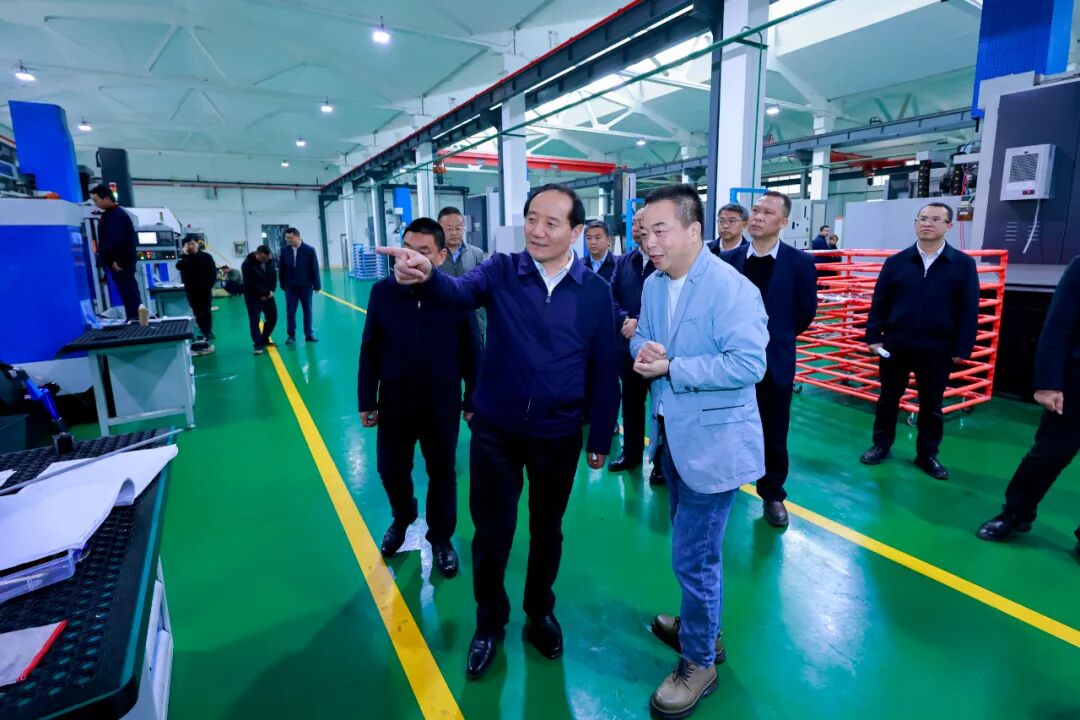 平坝区委书记唐友波汇报2023年工作落实情况和2024年工作谋划情况,区