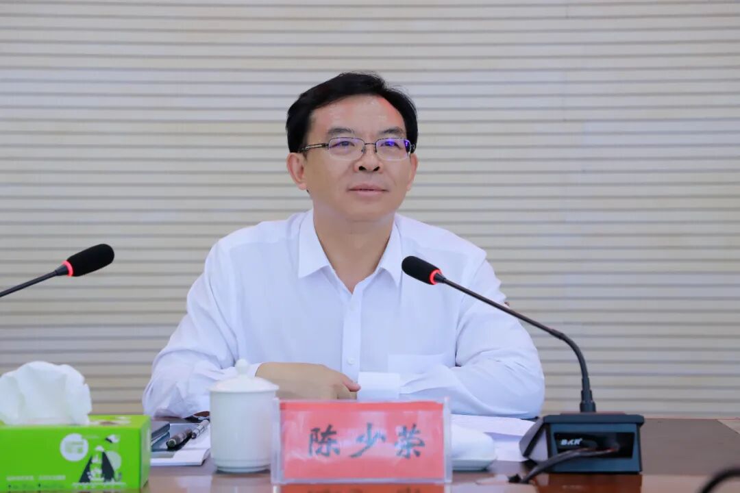 国庆长假第一天,安顺市委书记陈少荣到黄果树旅游区调研检查国庆假期