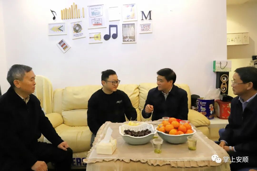 �Թ��ŵ���˳����������չ�´��߷�ο�ʻ