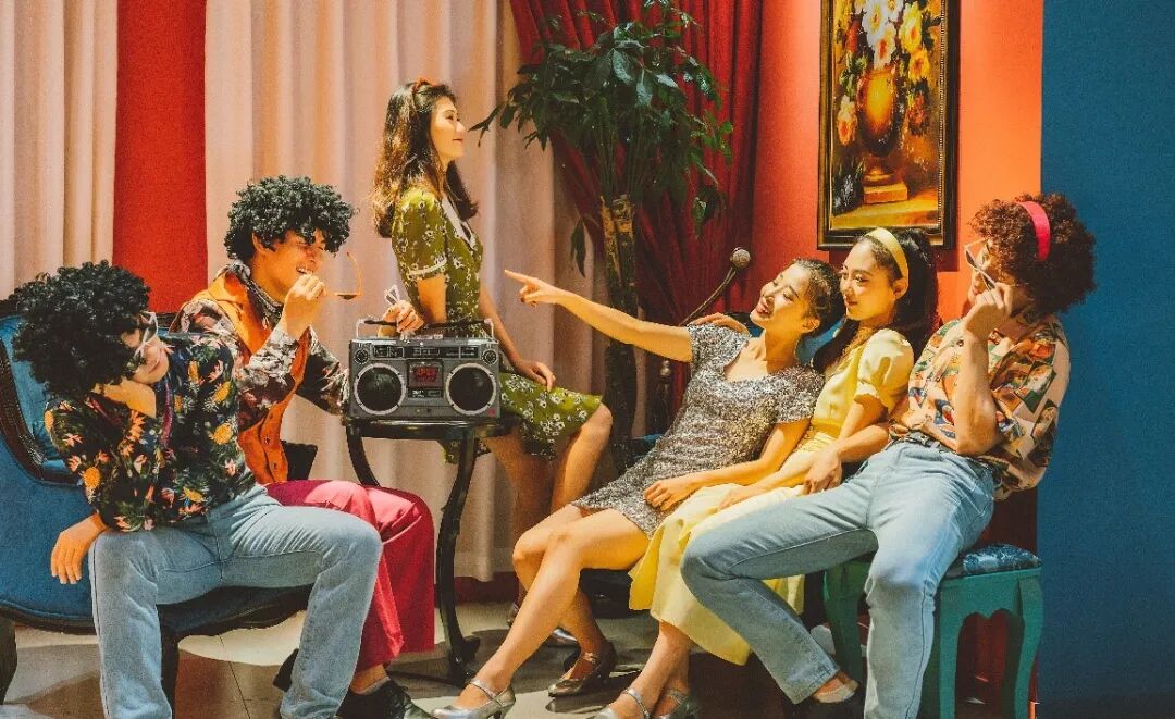 一起清凉复古嗨一夏90年代穿越之旅开启一场超复古 超沉浸 超时髦