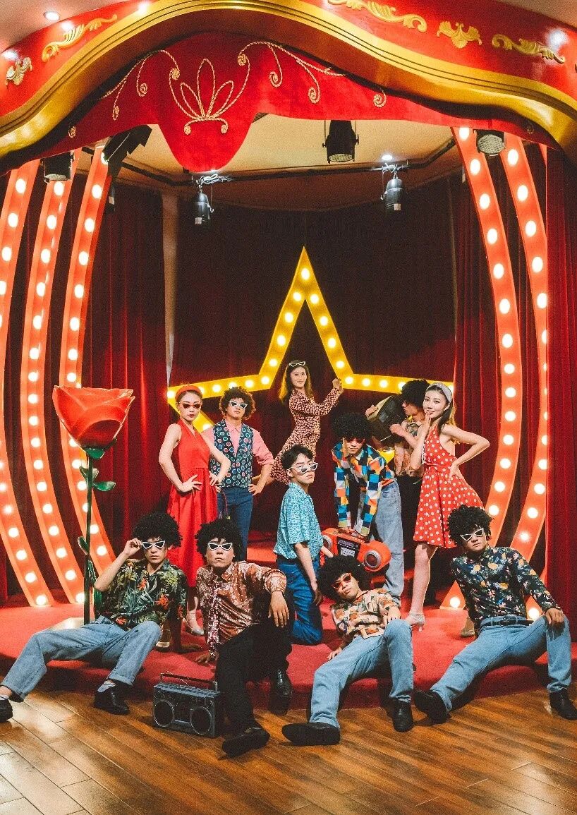 一起清凉复古嗨一夏90年代穿越之旅开启一场超复古 超沉浸 超时髦