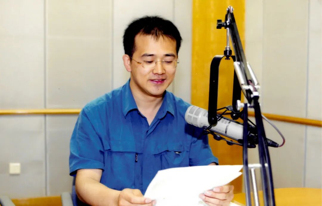 也是因为在家乡电台的出色表现,方亮终于有机会考进北京,继续从事自己