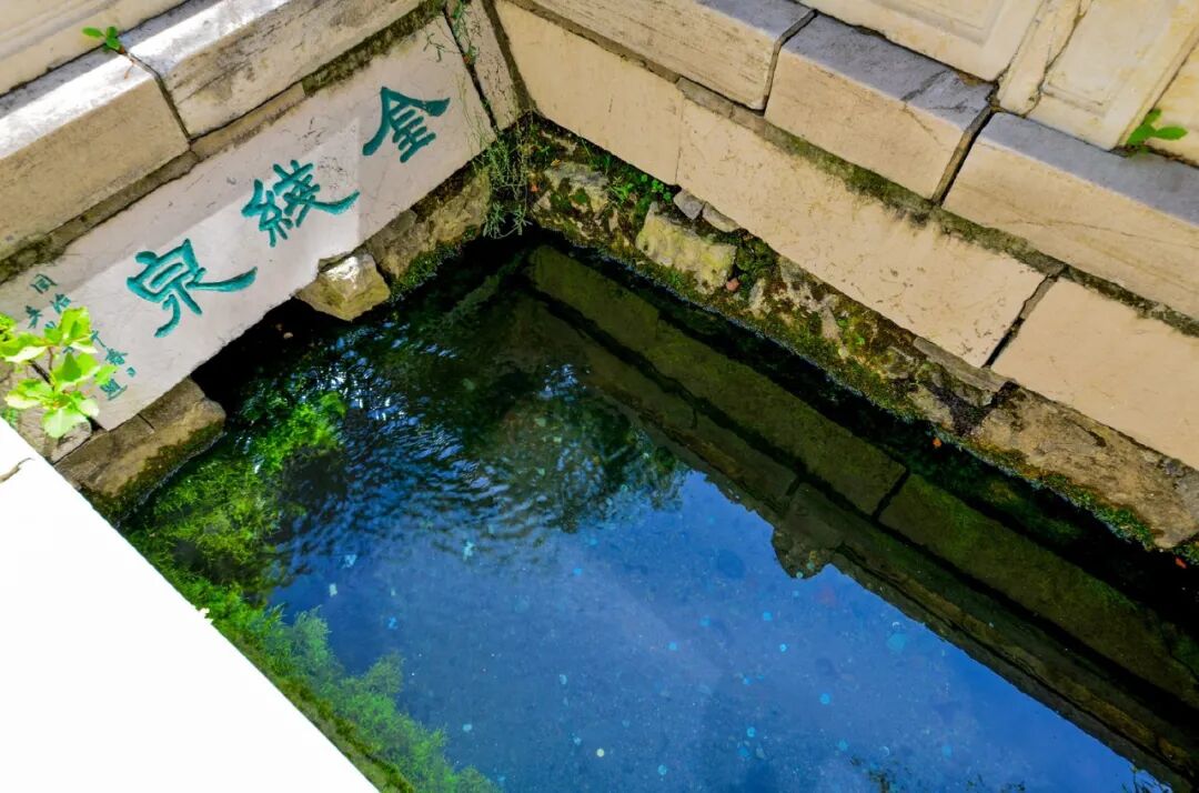 济南趵突泉景区内有两处金线泉