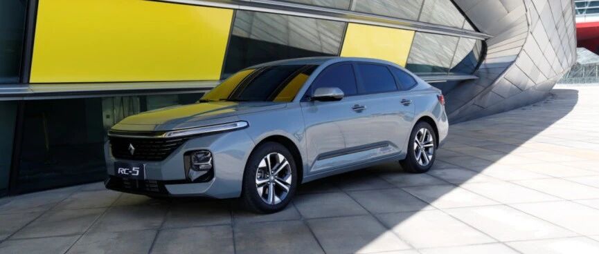 新宝骏RC-5 PK十万级红人轩逸，不愧是新一代智能轿车