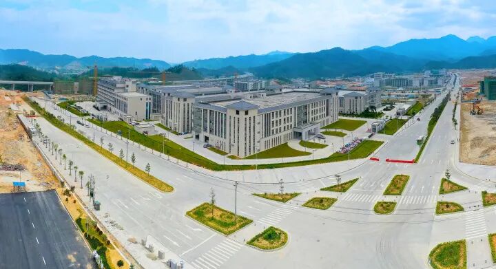 紫金加快紫城工业园和蓝塘产业新城建设