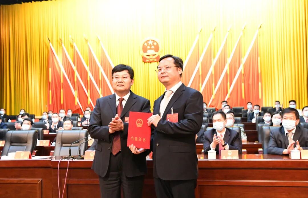 邓红卫满票当选为紫金县人民政府县长,叶小锋满票当选为紫金县监察