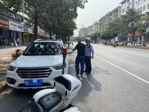 漢中交警將對中心城區(qū)車輛亂停亂放進行集中整治