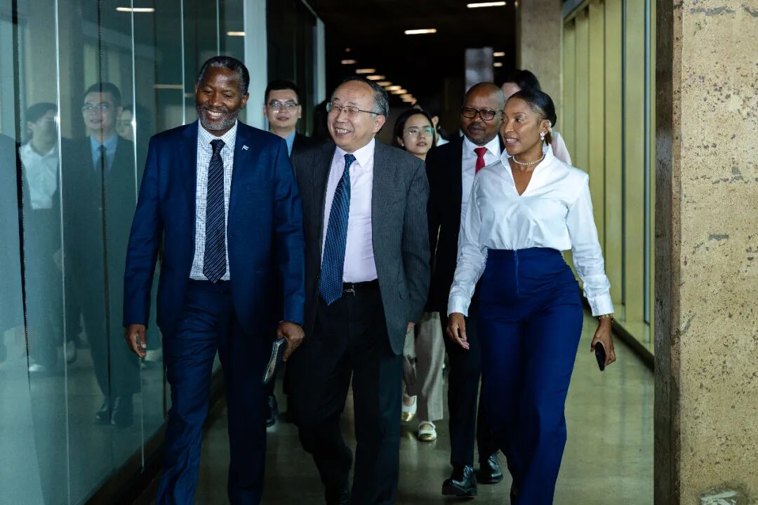 驻博茨瓦纳大使访问博茨瓦纳数字创新中心-中非友好经贸发展工作委员会