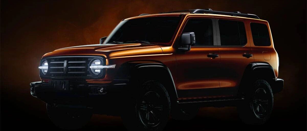 就在硬派越野车的黄昏，一部代号“300”的坦克缓缓驶来……