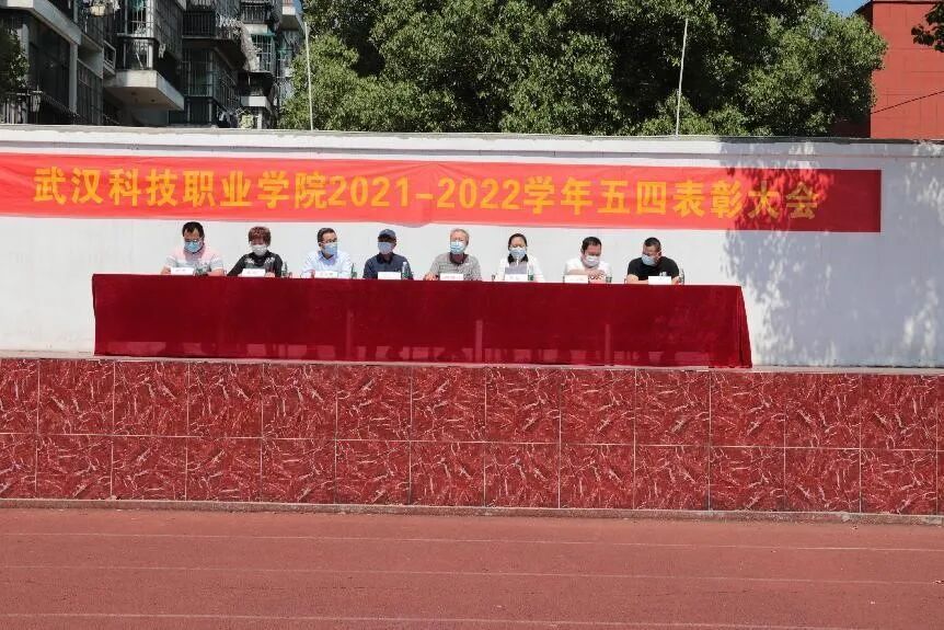 弘扬五四精神，争做青年典范