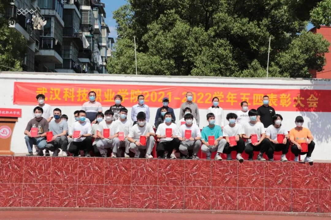 弘扬五四精神，争做青年典范