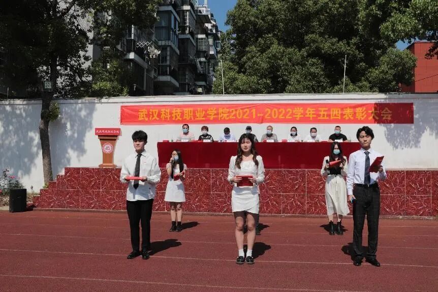 弘扬五四精神，争做青年典范