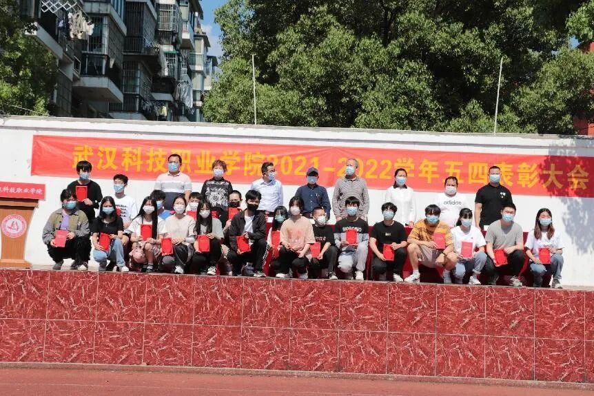 弘扬五四精神，争做青年典范