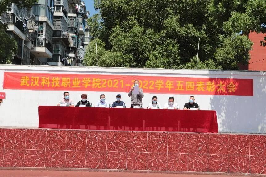 弘扬五四精神，争做青年典范