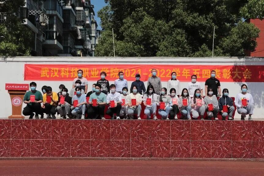 弘扬五四精神，争做青年典范