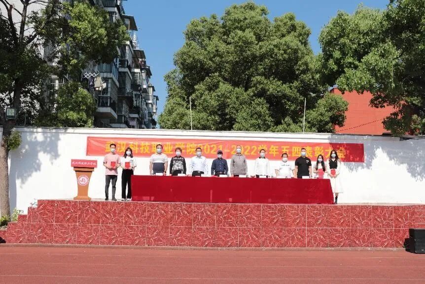 弘扬五四精神，争做青年典范