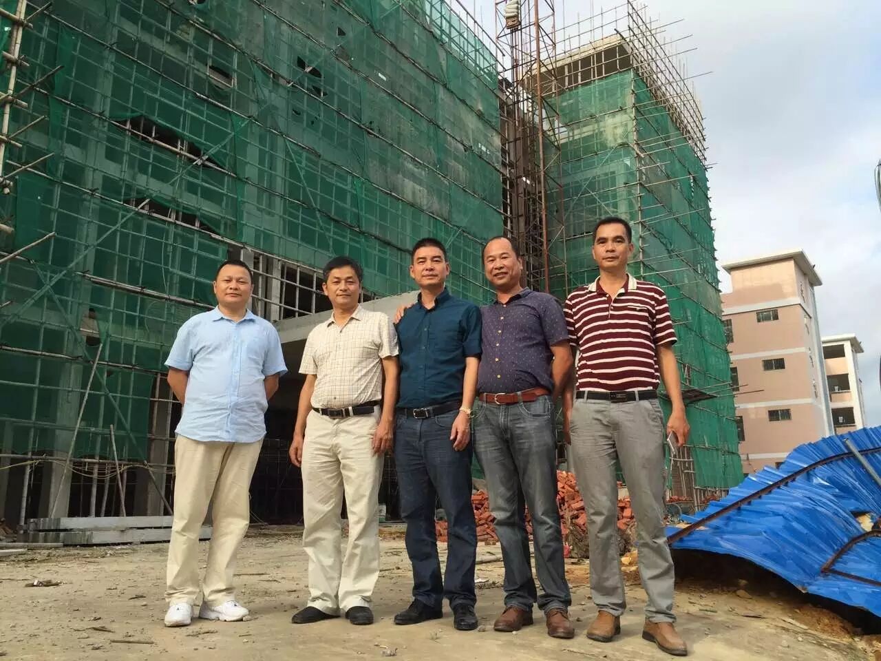 黄羌中学八七届校友,海丰县政协常委,广东省汕尾商会常务副会长宋联钦