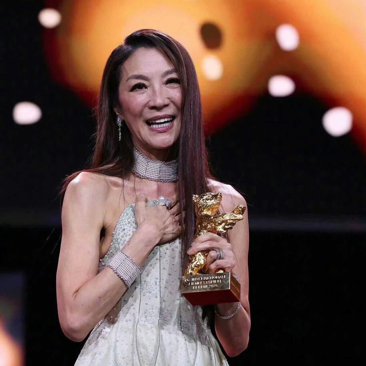 杨紫琼获终身成就奖:我内心依然是那个只想让父母骄傲的小女孩