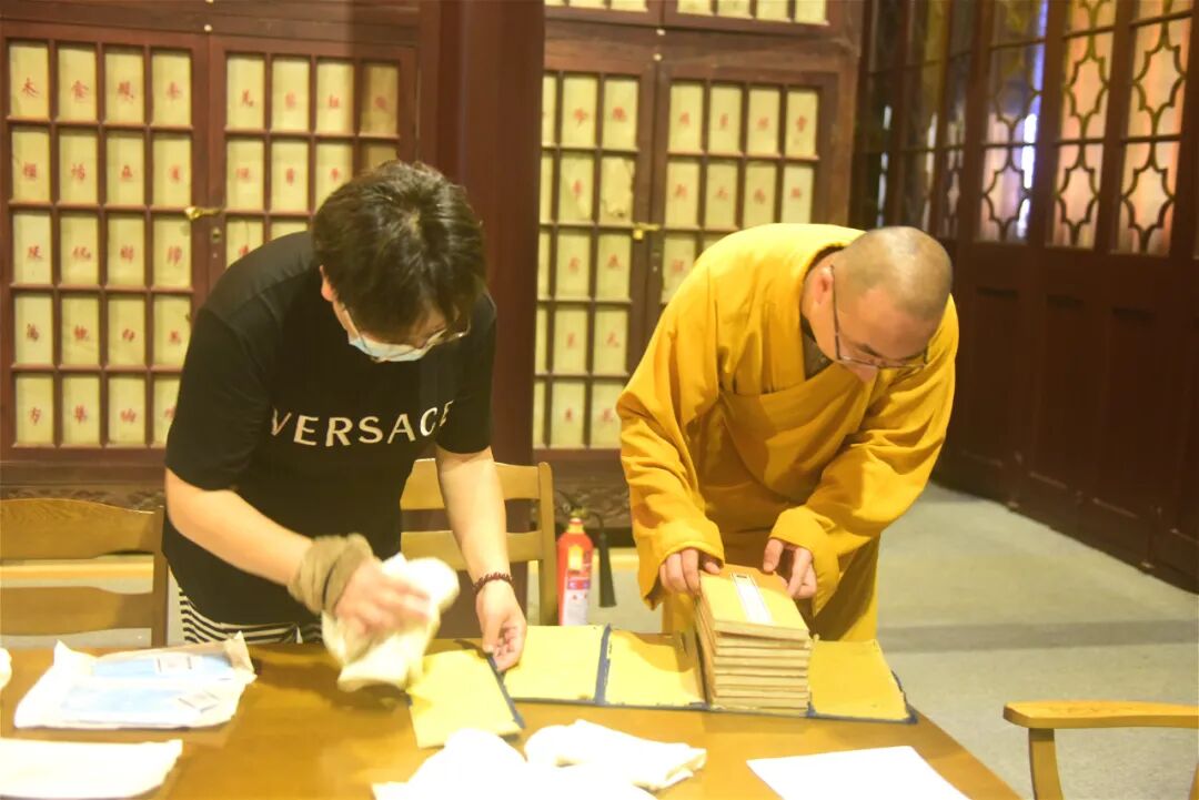 栖霞古寺农历六月初六举行传统晒经活动