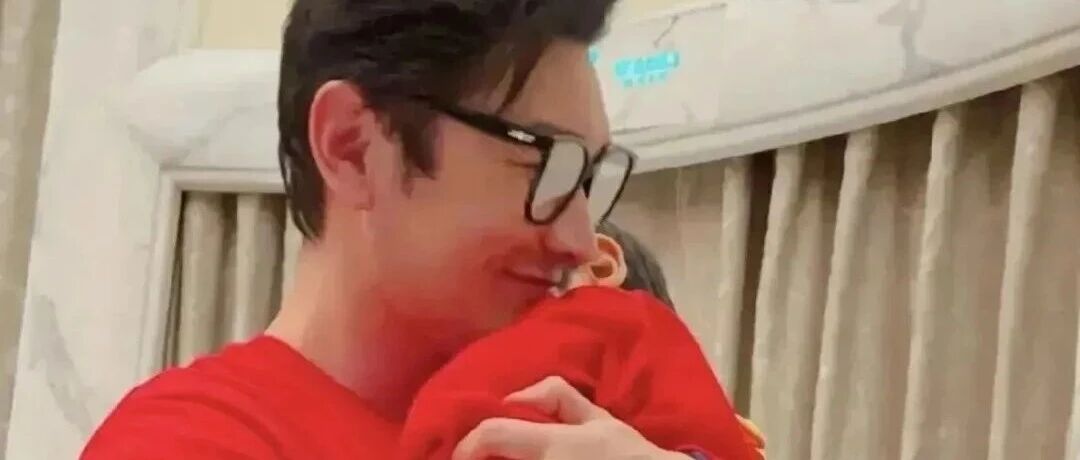 黄晓明晒9岁小海绵正脸照!神似Angelababy,网友直呼:这颜值绝了!