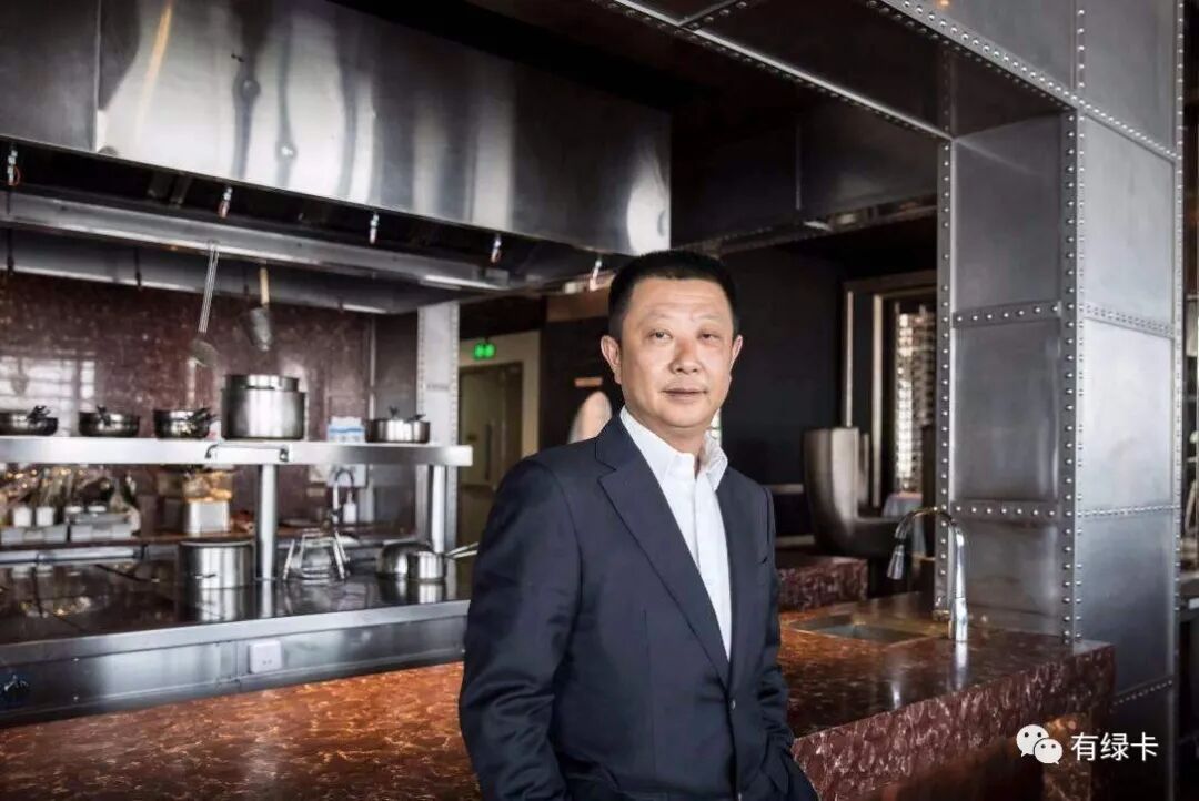 从海底捞老板张勇到李嘉诚,为何"大佬"都喜欢为自己备份身份?