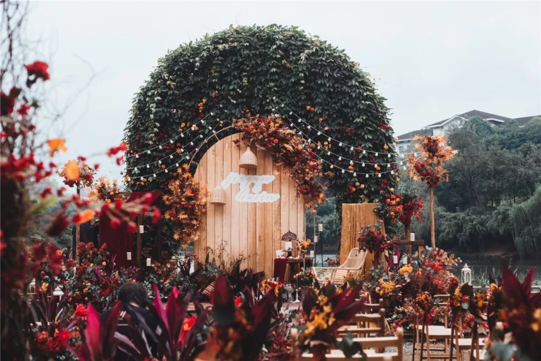 婚礼场布 | 焦糖色复古风户外草坪婚礼