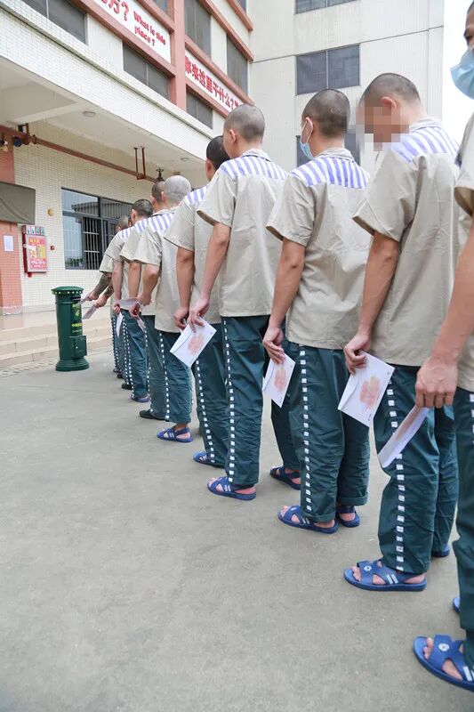 东莞监狱举办"以爱为名 感恩前行"母亲节亲情帮教活动