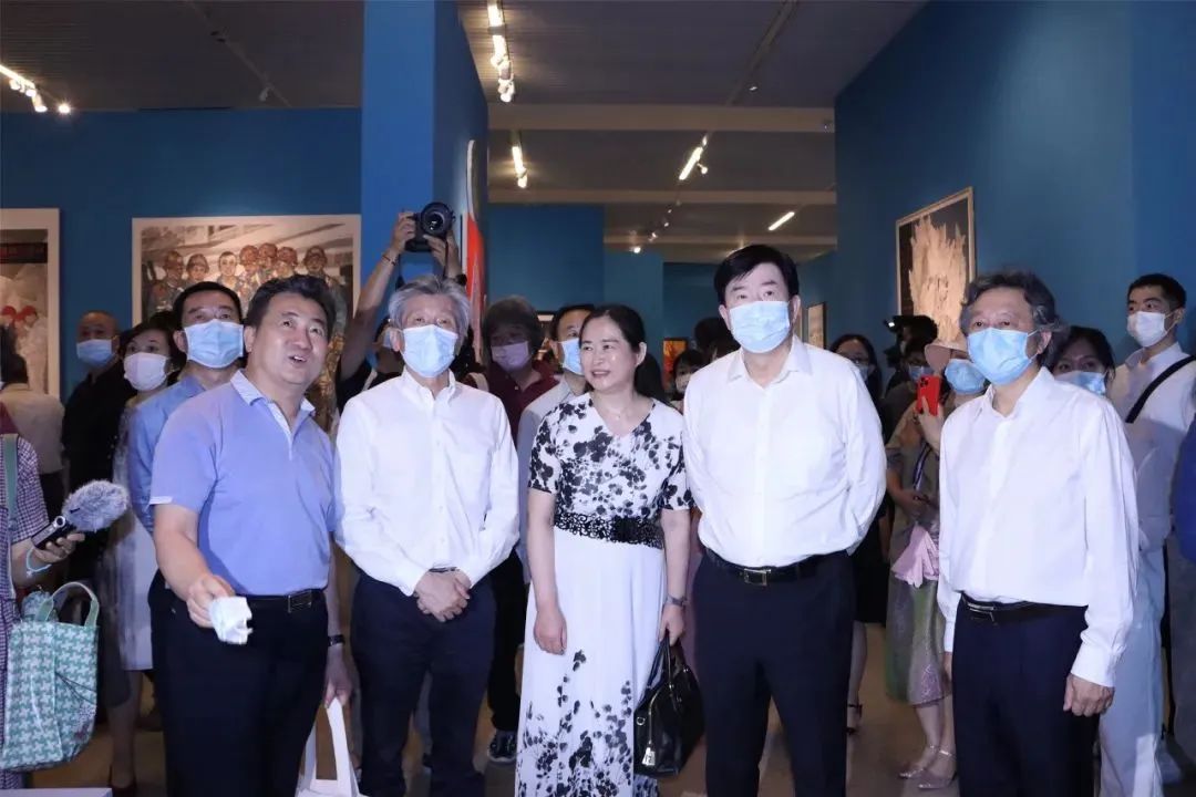 共展出116件(组)内地及港澳美术家的美术作品,涵盖"中央援港 同心抗疫