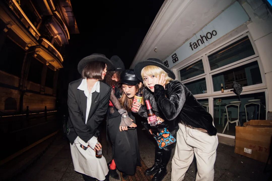 ɳ���¿�һ���ܿ��ݳ��ı����꣬�����׼ң���ӭ������