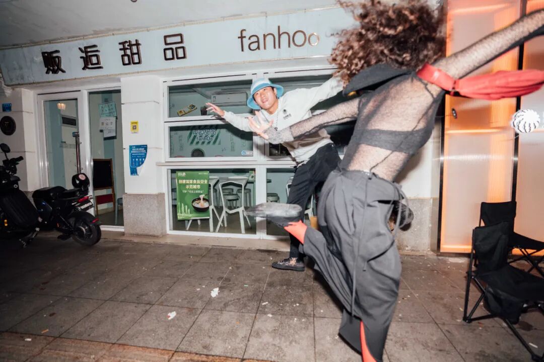 ɳ���¿�һ���ܿ��ݳ��ı����꣬�����׼ң���ӭ������