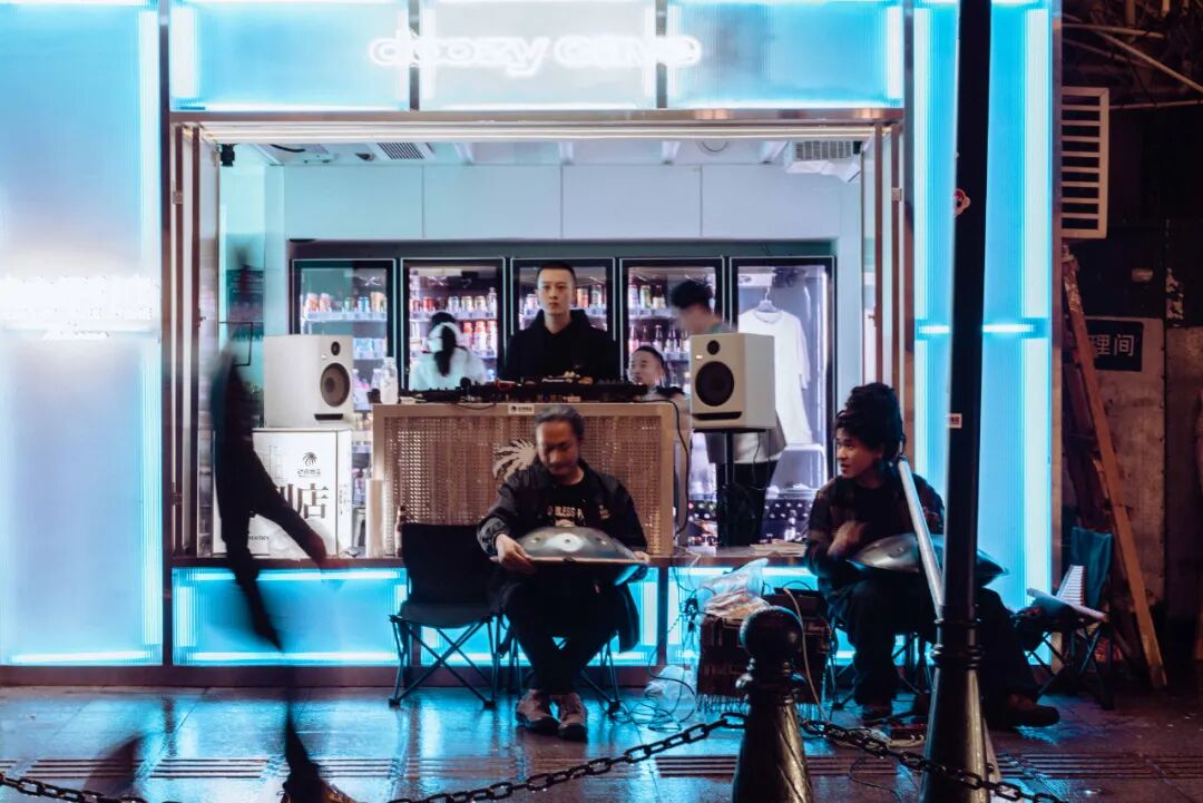 ɳ���¿�һ���ܿ��ݳ��ı����꣬�����׼ң���ӭ������