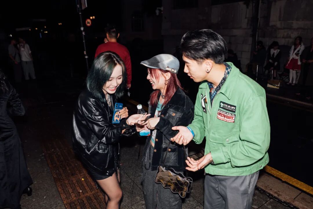 ɳ���¿�һ���ܿ��ݳ��ı����꣬�����׼ң���ӭ������