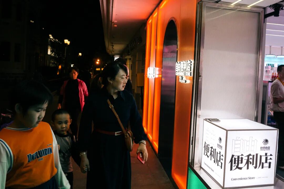 ɳ���¿�һ���ܿ��ݳ��ı����꣬�����׼ң���ӭ������