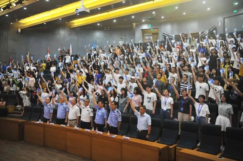 毕业季来临，经侦蜀黍定制版《防骗手册》插图1