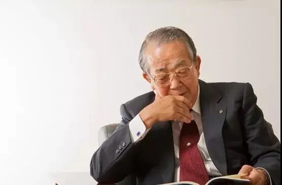 稻盛和夫：区分人生之明暗的纬线并非幸与不幸，而是心态