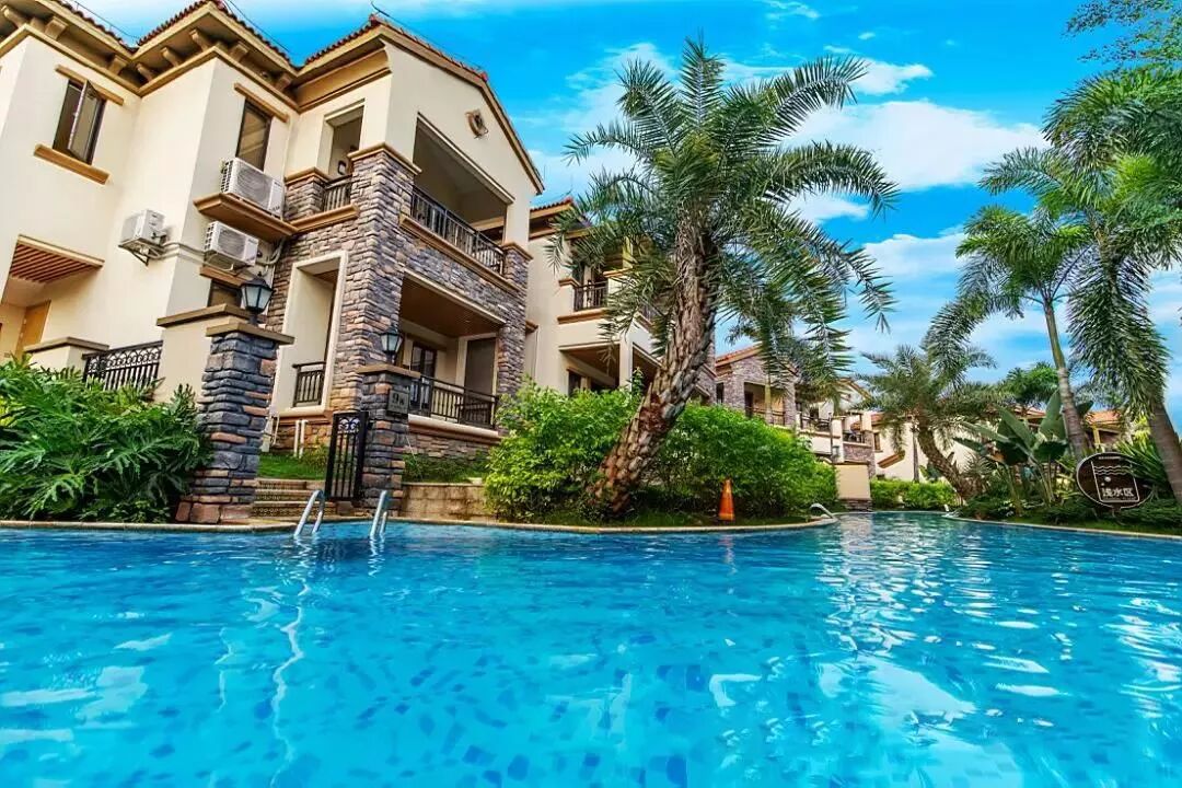 亲水泳道横贯其中在这青山绿水之间云浮新兴悦天下温泉酒店电话