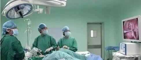 受精卵没在子宫着床，待在了输卵管，手术治疗能保住生育功能吗？