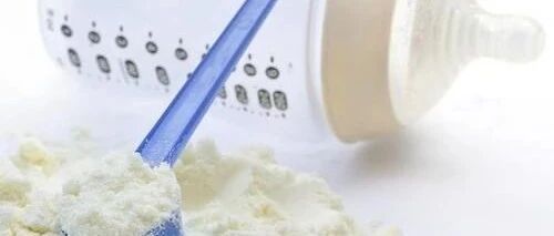给小宝宝冲奶粉，什么温度最合适？ 用凉水冲奶粉，竟然扯出一件刑事案