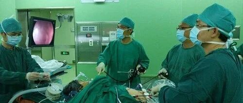 深夜产房故事：孕妇患上罕见镜像综合征，先治再剖还是先剖再治？