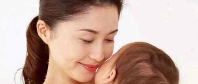 儿子像娘，不富也强；女儿像爹，金砖砌墙，新生儿的长相随谁好？