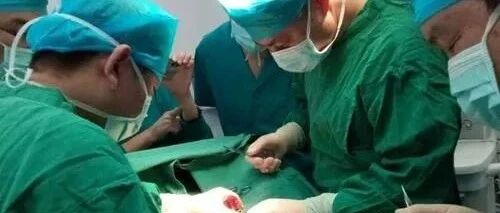 深夜产房故事：双胎妊娠，肚子里一胎死亡，剩下一胎能保住吗？