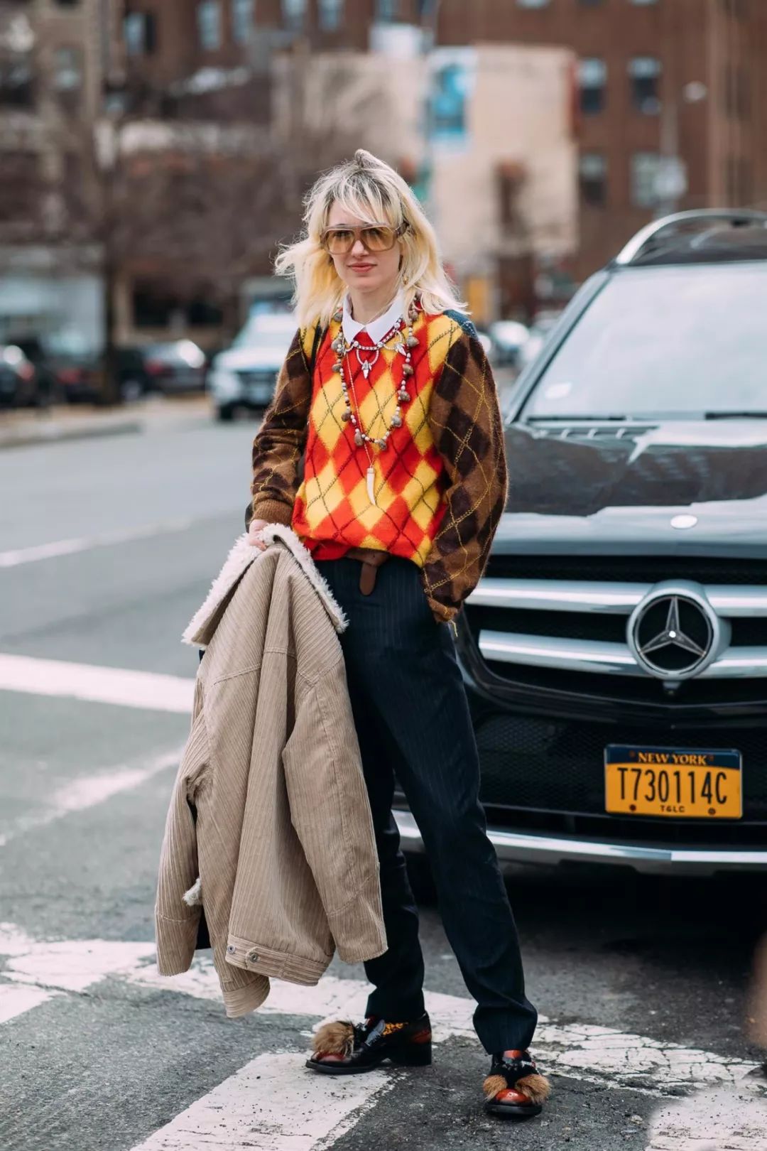 我打賭，19年開春穿上「花毛衣」，才最時髦好看！ 家居 第29張