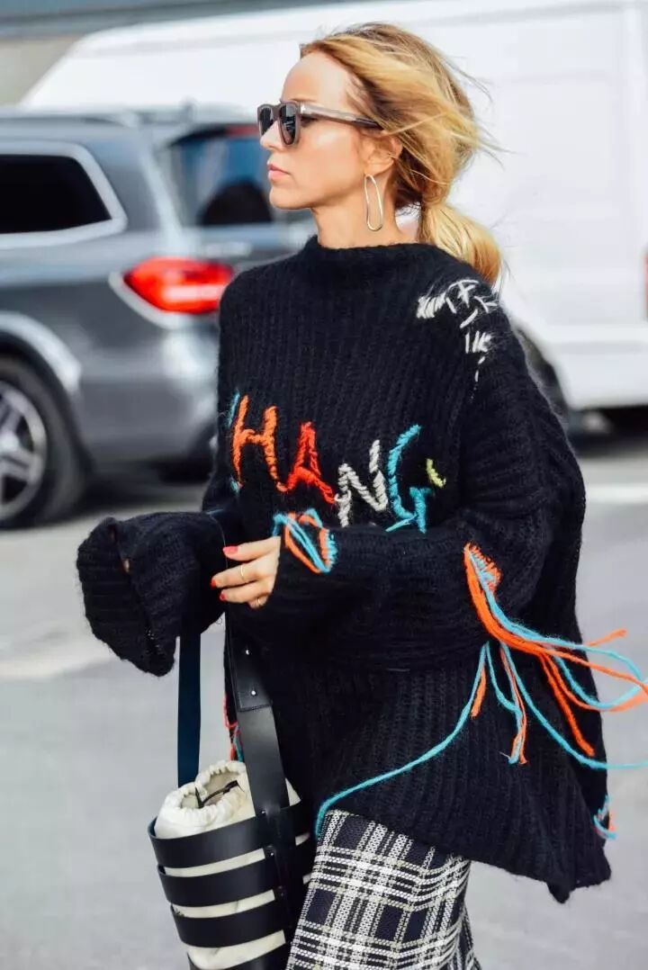 我打賭，19年開春穿上「花毛衣」，才最時髦好看！ 家居 第37張