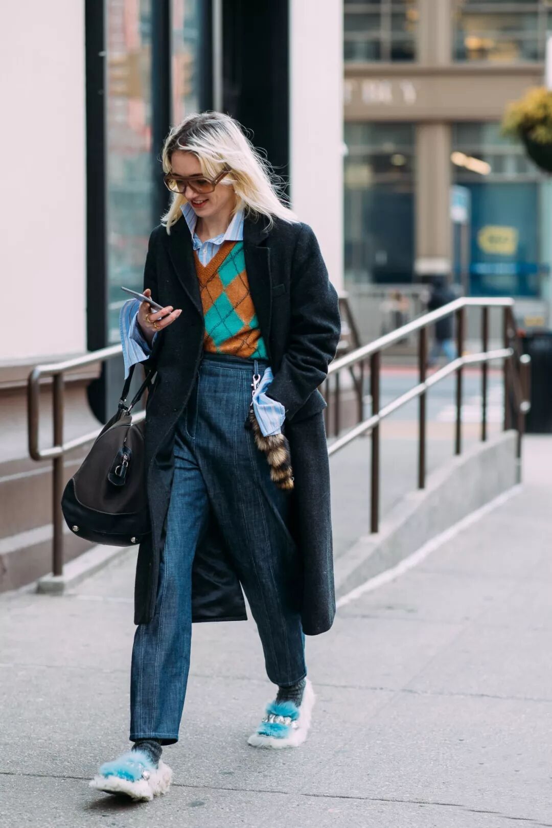 我打賭，19年開春穿上「花毛衣」，才最時髦好看！ 家居 第32張