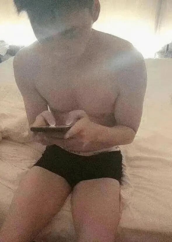 李易峰多次嫖娼被拘，“前女友”爆猛料！ 床照流出？玩得比吴亦凡还花（组图） - 10