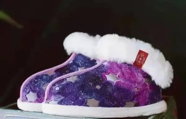柏逸木地板_柏爾雅地板是幾線(xiàn)品牌_千柏地板